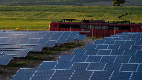 Gas Generator vs. Solar Generator for US Drivers: Which Costs More Over Time?