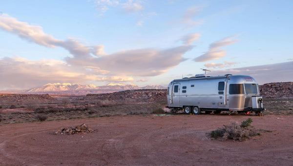 Shore Power Alternatives: How to Camp Off-Grid Without Hookups